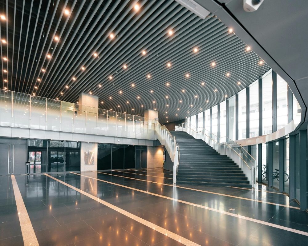 Gran inmobiliaria interior